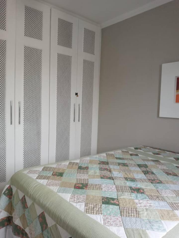 瓜鲁雅Apartamento completo na calçada da praia公寓 外观 照片